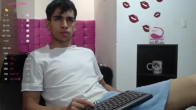 Snapshot of zack_thunder chatting on December 22, 12:27 pm zack thunder online show from December 22, 12:27 pm