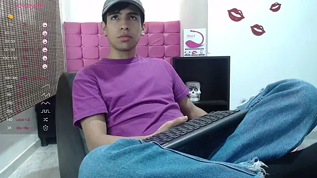 Snapshot of zack_thunder chatting on January 18, 12:26 pm zack thunder online show from January 18, 12:26 pm