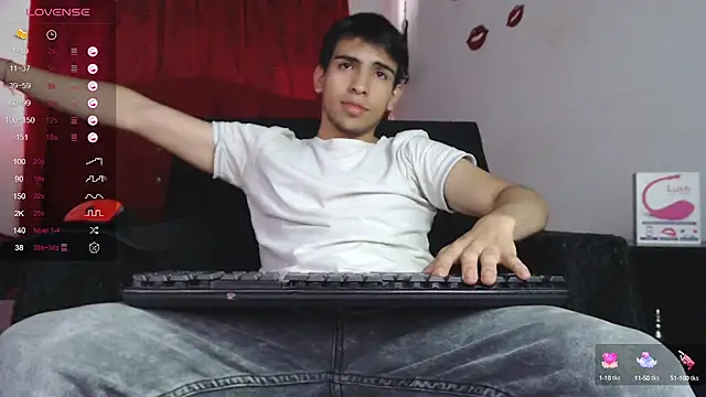 Snapshot of zack_thunder chatting on December 3, 7:22 pm zack thunder online show from December 3, 7:22 pm