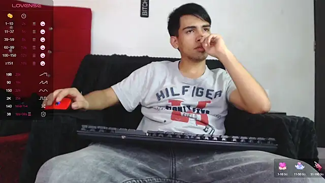 Snapshot of zack_thunder chatting on December 24, 12:22 pm zack thunder online show from December 24, 12:22 pm
