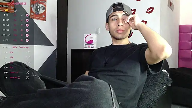 Snapshot of zack_thunder chatting on February 16, 12:21 pm zack thunder online show from February 16, 12:21 pm
