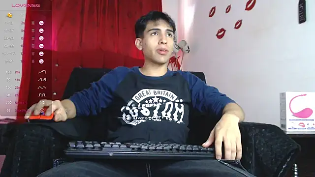 Snapshot of zack_thunder chatting on December 15, 7:21 pm zack thunder online show from December 15, 7:21 pm