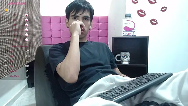 Snapshot of zack_thunder chatting on January 15, 12:25 pm zack thunder online show from January 15, 12:25 pm