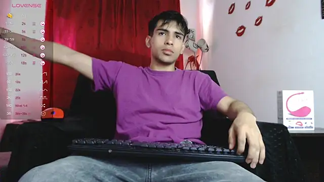 Snapshot of zack_thunder chatting on December 14, 7:14 pm zack thunder online show from December 14, 7:14 pm
