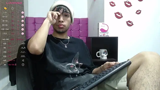 Snapshot of zack_thunder chatting on December 29, 12:23 pm zack thunder online show from December 29, 12:23 pm