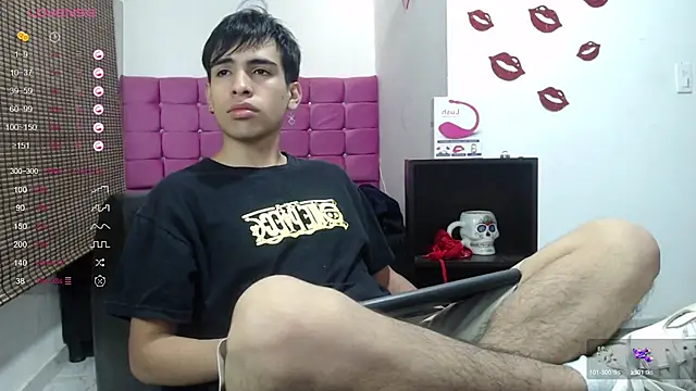 Snapshot of zack_thunder chatting on January 6, 12:24 pm zack thunder online show from January 6, 12:24 pm