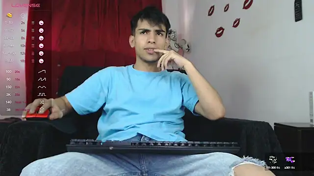 Snapshot of zack_thunder chatting on December 13, 8:15 pm zack thunder online show from December 13, 8:15 pm