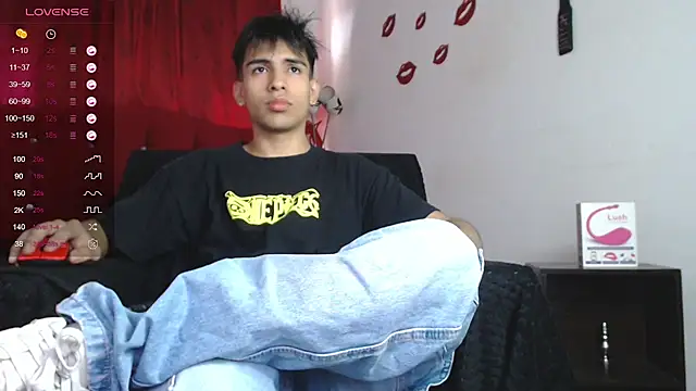 Snapshot of zack_thunder chatting on December 8, 7:22 pm zack thunder online show from December 8, 7:22 pm