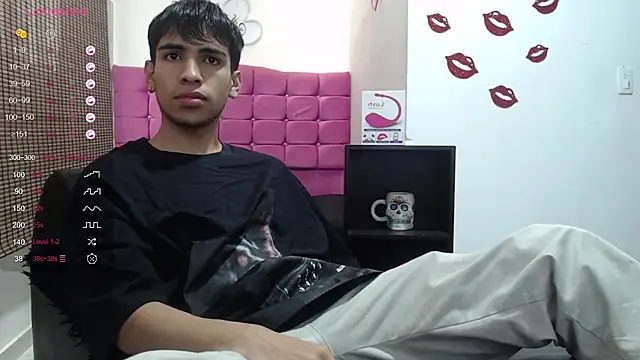 Snapshot of zack_thunder chatting on December 26, 12:27 pm zack thunder online show from December 26, 12:27 pm