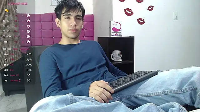 Snapshot of zack_thunder chatting on January 10, 12:26 pm zack thunder online show from January 10, 12:26 pm