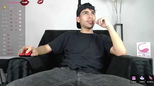 Snapshot of zack_thunder chatting on March 1, 6:43 pm zack thunder online show from March 1, 6:43 pm
