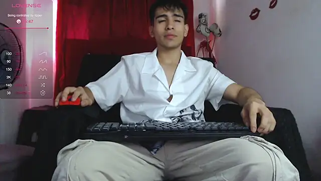 Snapshot of zack_thunder chatting on December 10, 7:11 pm zack thunder online show from December 10, 7:11 pm