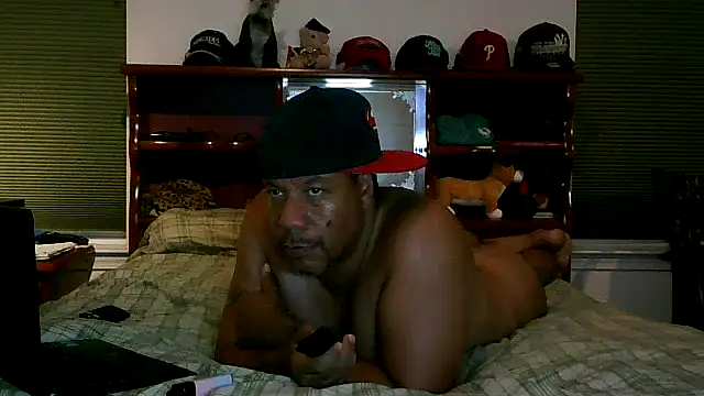 Snapshot of pimpdaddy4ever chatting on September 13, 4:13 am pimpdaddy4ever online show from September 13, 4:13 am