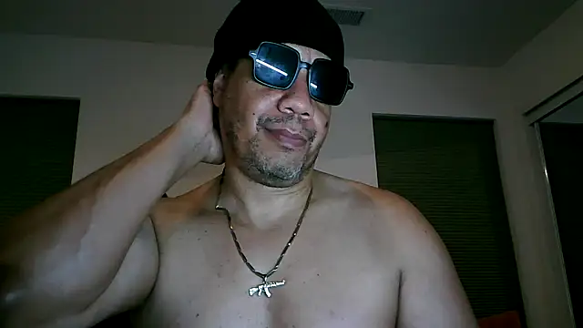 Snapshot of pimpdaddy4ever chatting on December 11, 1:39 am pimpdaddy4ever online show from December 11, 1:39 am
