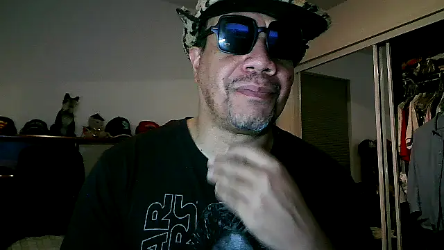 Snapshot of pimpdaddy4ever chatting on December 17, 11:38 pm pimpdaddy4ever online show from December 17, 11:38 pm