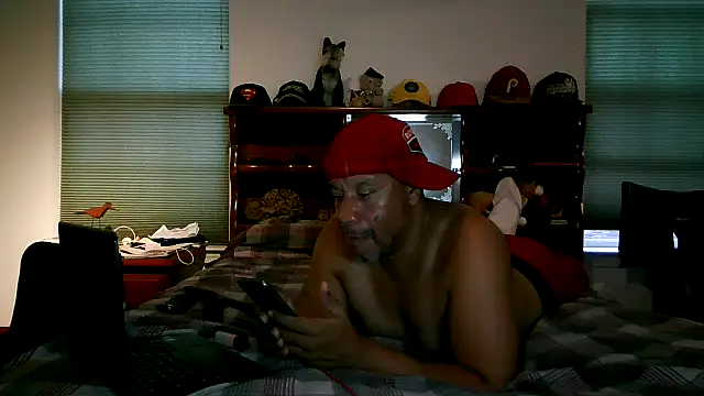Snapshot of pimpdaddy4ever chatting on October 14, 9:11 pm pimpdaddy4ever online show from October 14, 9:11 pm