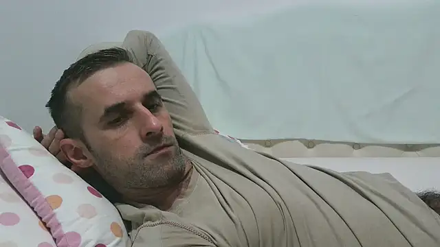 stevenpit online show from December 14, 9:46 pm