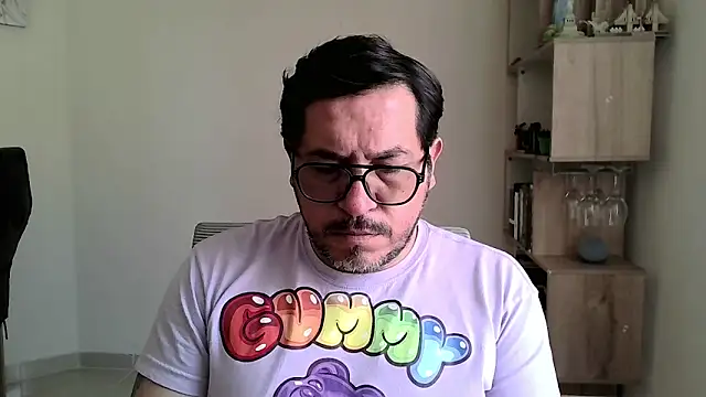 OsoMaduro12 online show from February 4, 3:18 pm