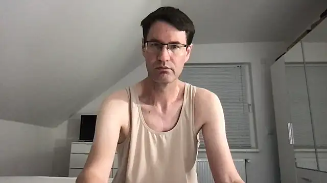 Snapshot of zxzx_cam1 chatting on September 11, 3:44 pm zxzx cam1 online show from September 11, 3:44 pm