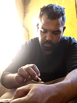 ListedLoin online show from February 10, 1:05 pm