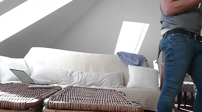 maxmueller321 online show from March 19, 1:07 pm