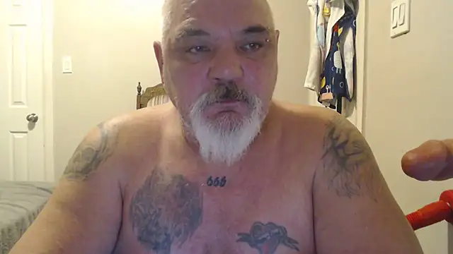Snapshot of Newfiesausage1972 chatting on March 8, 9:18 pm Newfiesausage1972 online show from March 8, 9:18 pm