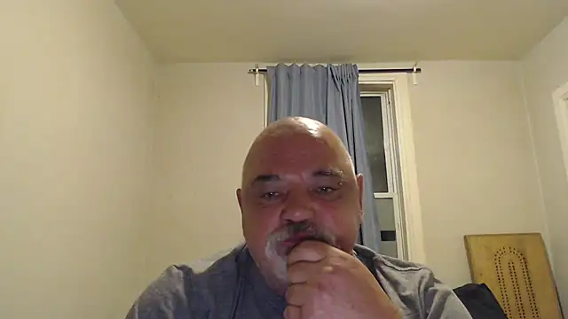 Snapshot of Newfiesausage1972 chatting on September 15, 6:37 am Newfiesausage1972 online show from September 15, 6:37 am