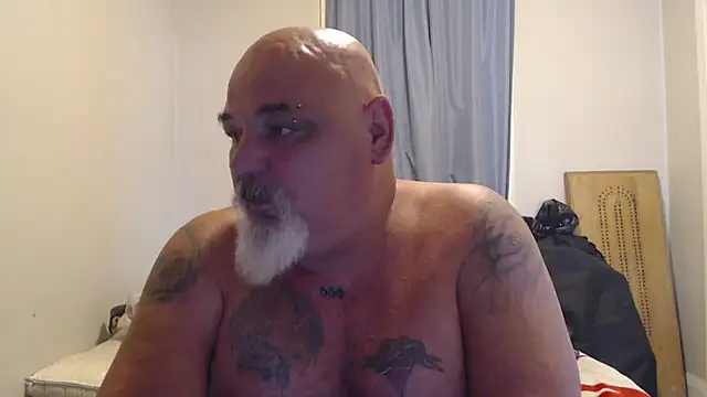Snapshot of Newfiesausage1972 chatting on October 6, 4:11 pm Newfiesausage1972 online show from October 6, 4:11 pm
