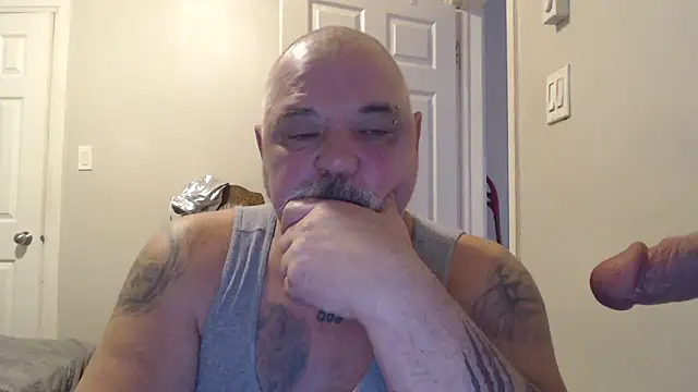 Snapshot of Newfiesausage1972 chatting on February 20, 2:13 pm Newfiesausage1972 online show from February 20, 2:13 pm
