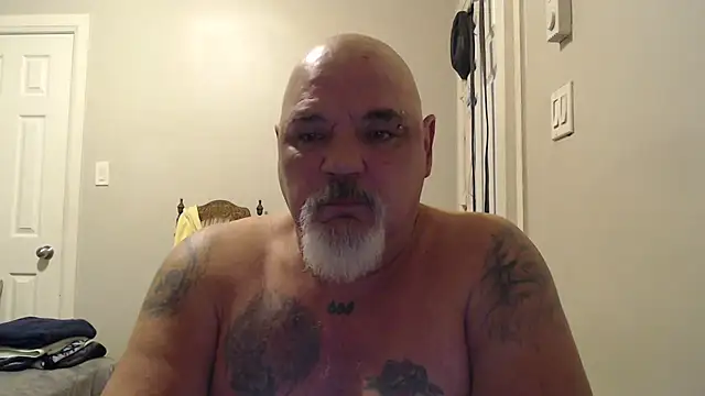 Snapshot of Newfiesausage1972 chatting on February 6, 10:04 am Newfiesausage1972 online show from February 6, 10:04 am