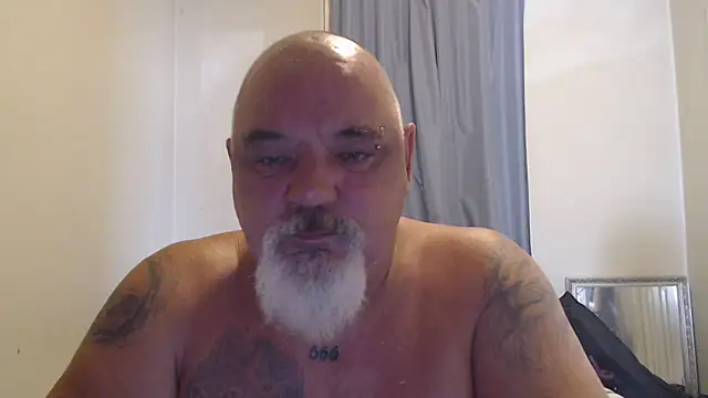 Snapshot of Newfiesausage1972 chatting on October 14, 6:04 pm Newfiesausage1972 online show from October 14, 6:04 pm