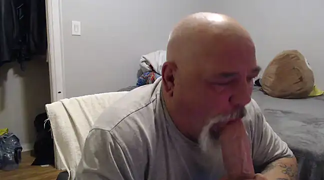 Snapshot of Newfiesausage1972 chatting on December 2, 11:21 am Newfiesausage1972 online show from December 2, 11:21 am