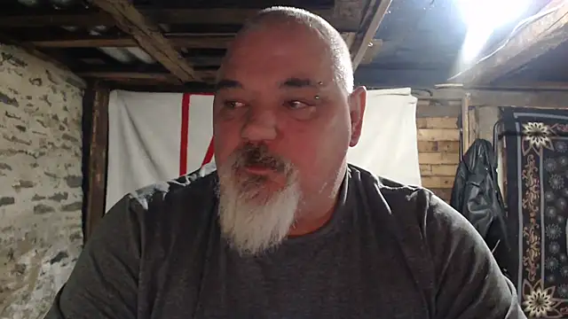 Newfiesausage1972 online show from December 4, 11:23 pm