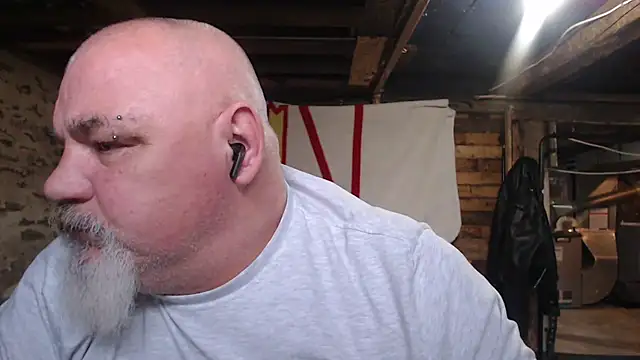 Newfiesausage1972 online show from November 27, 3:27 pm