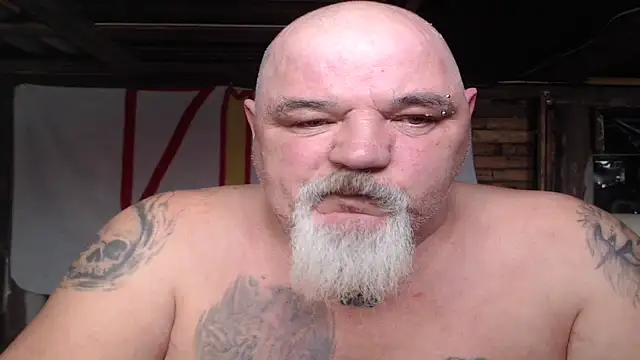 Newfiesausage1972 online show from February 26, 6:31 pm