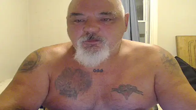 Snapshot of Newfiesausage1972 chatting on September 20, 10:04 am Newfiesausage1972 online show from September 20, 10:04 am