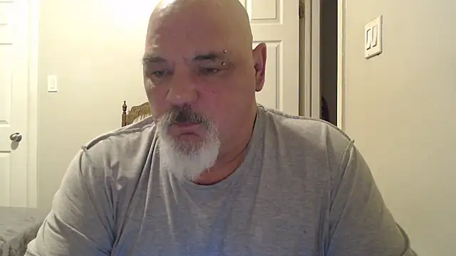 Snapshot of Newfiesausage1972 chatting on February 25, 10:58 am Newfiesausage1972 online show from February 25, 10:58 am