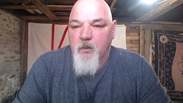 Newfiesausage1972 online show from April 22, 2:44 pm