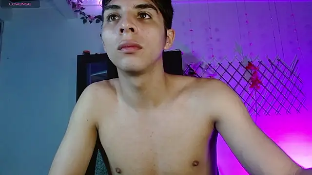 justin alexxx online show from December 6, 7:34 pm