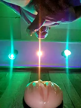 RomWoolf online show from February 24, 7:19 pm