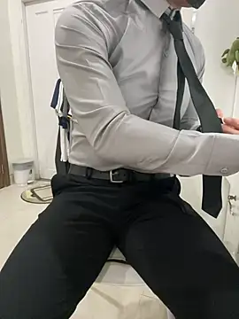 harrylouis1357 online show from December 17, 12:11 pm