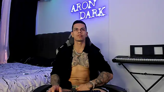 Snapshot of Aron_Dark chatting on December 29, 6:05 pm Aron Dark online show from December 29, 6:05 pm