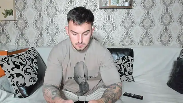 Snapshot of Jonmusclemaster chatting on December 13, 8:15 pm Jonmusclemaster online show from December 13, 8:15 pm