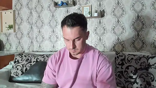 Snapshot of Jonmusclemaster chatting on February 21, 7:43 pm Jonmusclemaster online show from February 21, 7:43 pm