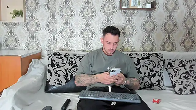 Snapshot of Jonmusclemaster chatting on February 5, 8:25 pm Jonmusclemaster online show from February 5, 8:25 pm