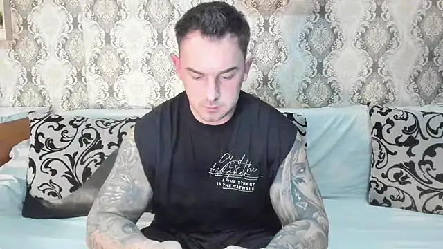 Snapshot of Jonmusclemaster chatting on February 24, 8:58 pm Jonmusclemaster online show from February 24, 8:58 pm