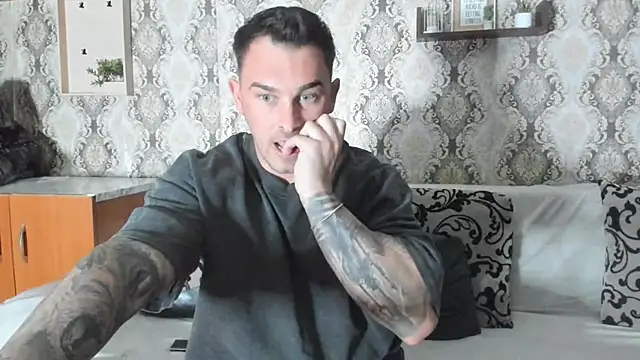 Snapshot of Jonmusclemaster chatting on February 25, 8:51 pm Jonmusclemaster online show from February 25, 8:51 pm