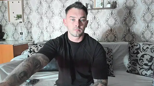Snapshot of Jonmusclemaster chatting on February 18, 8:37 pm Jonmusclemaster online show from February 18, 8:37 pm