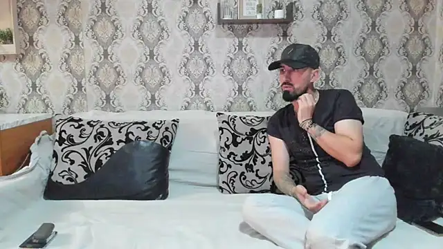 Snapshot of Jonmusclemaster chatting on January 5, 9:03 pm Jonmusclemaster online show from January 5, 9:03 pm