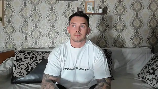 Snapshot of Jonmusclemaster chatting on February 11, 8:20 pm Jonmusclemaster online show from February 11, 8:20 pm